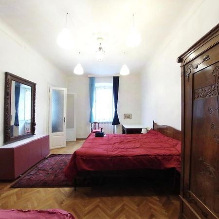 Casa Antica - Historical Apartment In Old City Center 트리에스테 객실 사진