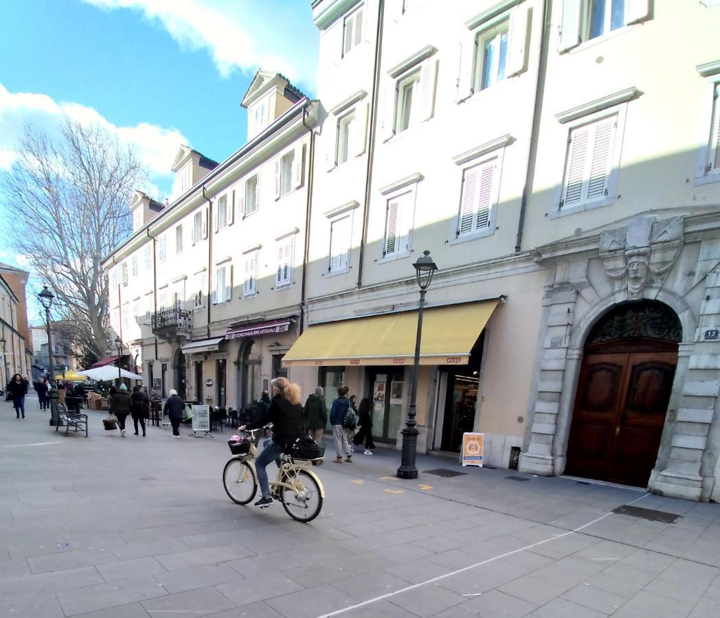 Casa Antica - Historical Apartment In Old City Center 트리에스테 외부 사진